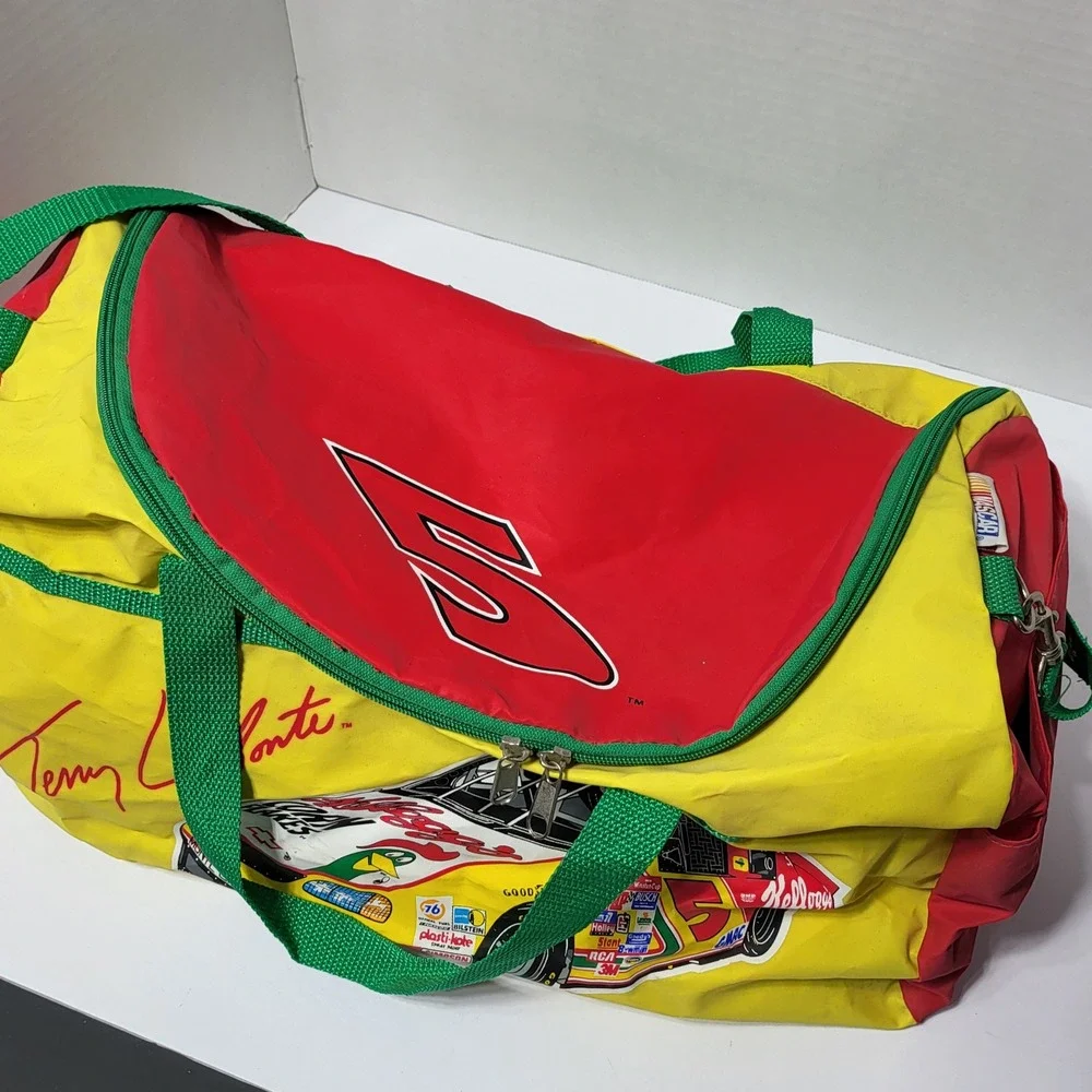 Terry Labonte 1996 Kellogg's 5 Diecast 1:24 Car and Duffle Bag Racing Champions
